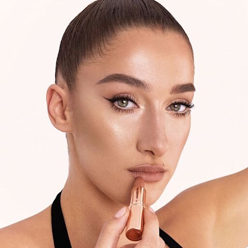 THE SUPER NUDES MATTE REVOLUTION - CATWALKING